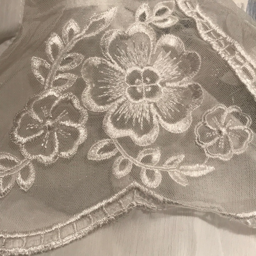🆕White Boho Semi-Sheer Blouse - Picture 5 of 6